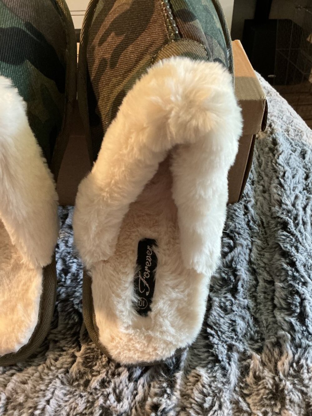 NWT Forever Link Camo Faux Fur Slippers Size 10 | Cozy Sherpa House Shoes - Picture 3 of 7